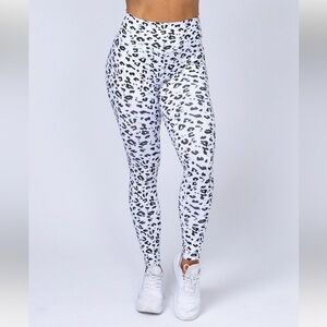 Muscle Nation Signature Full Length Scrunch Leggings
Snow Leopard